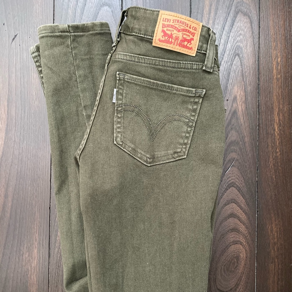 Levi’s skinny jeans.